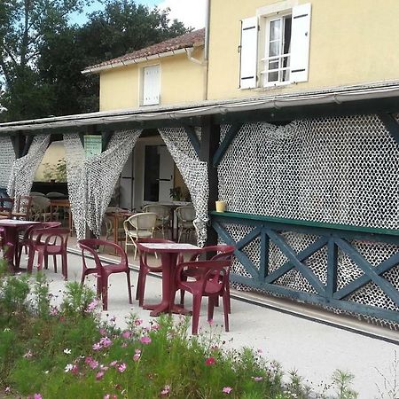 Auberge La Marchadaine Montrollet Екстер'єр фото