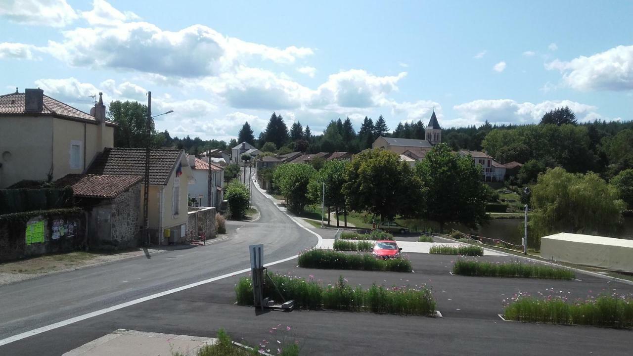 Auberge La Marchadaine Montrollet Екстер'єр фото