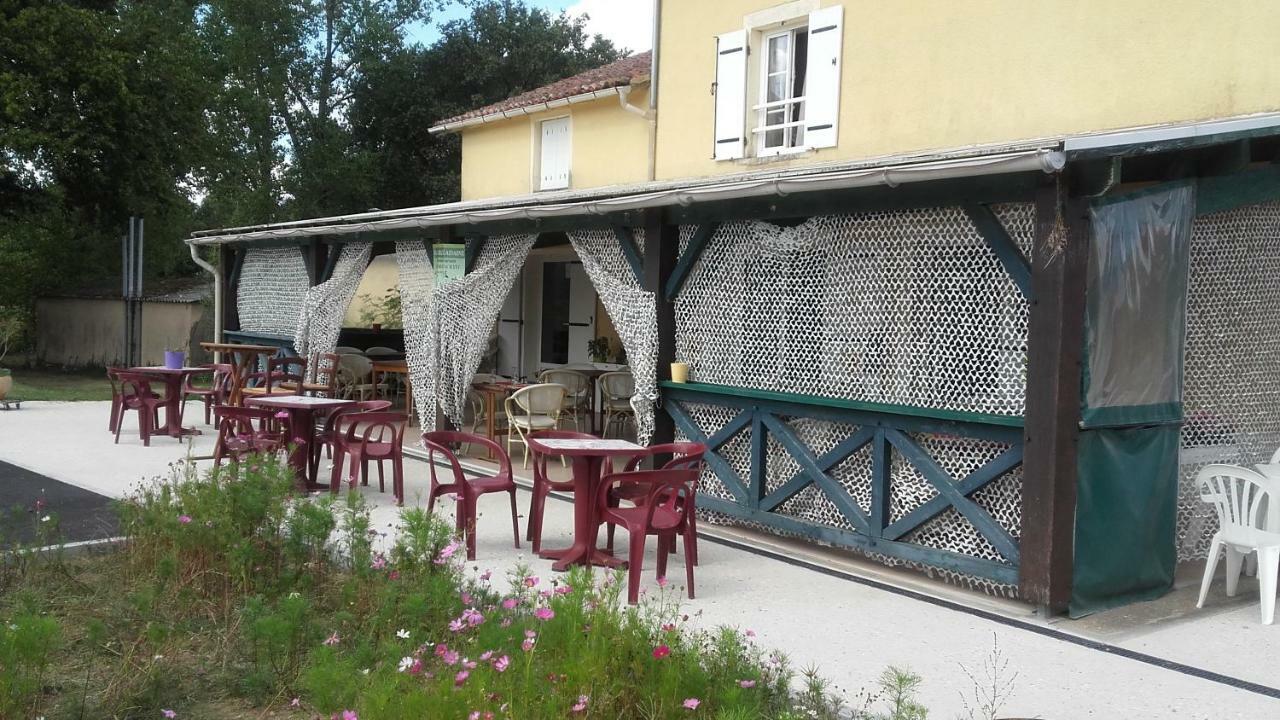 Auberge La Marchadaine Montrollet Екстер'єр фото